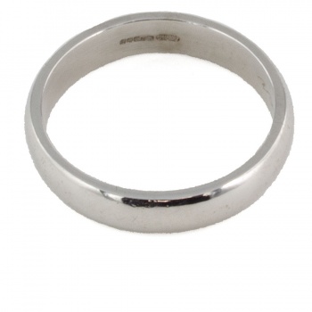 18ct white gold 9.7g Wedding Ring size Y½